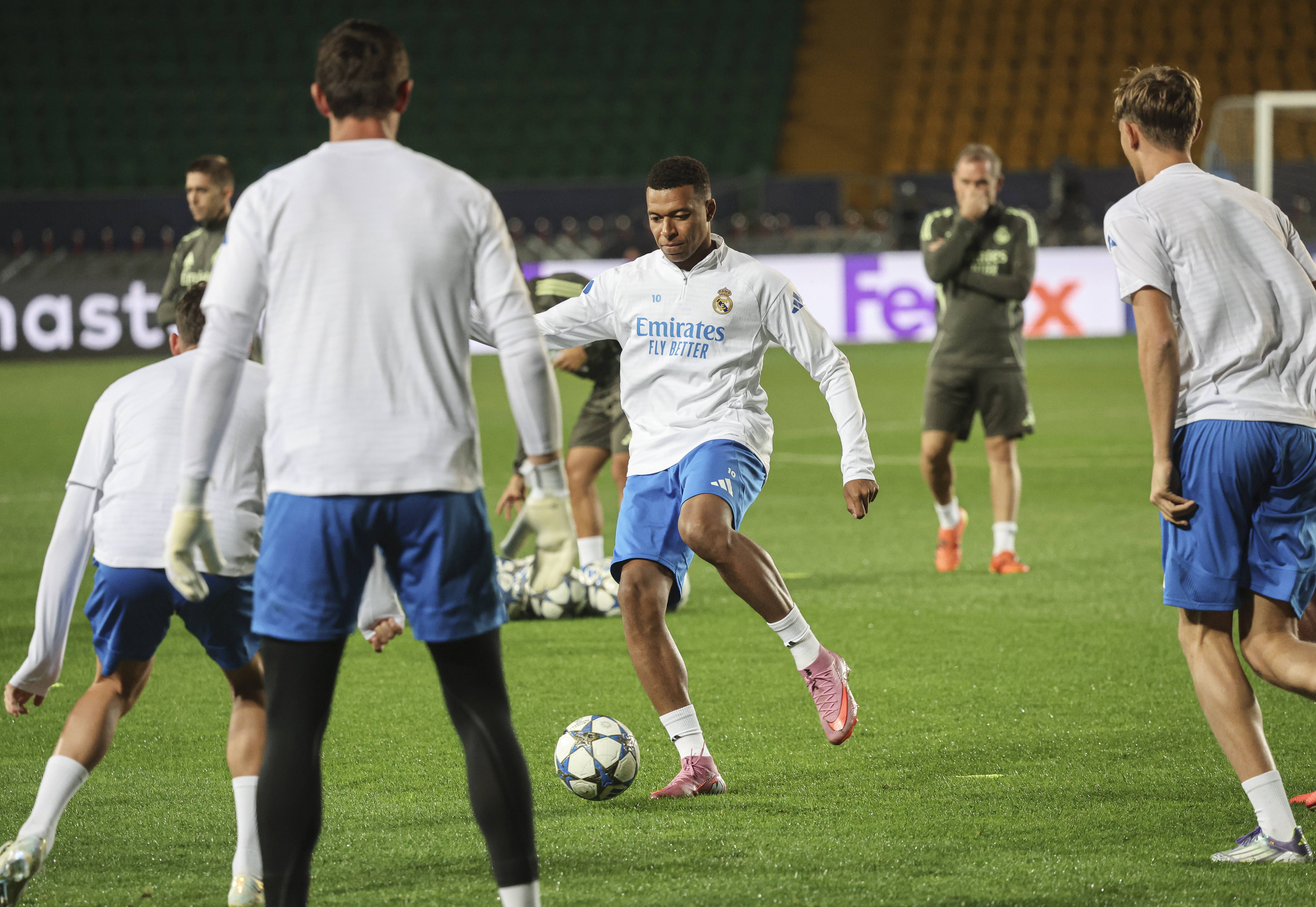 AYX SPORTS本轮巴塞罗那大名单