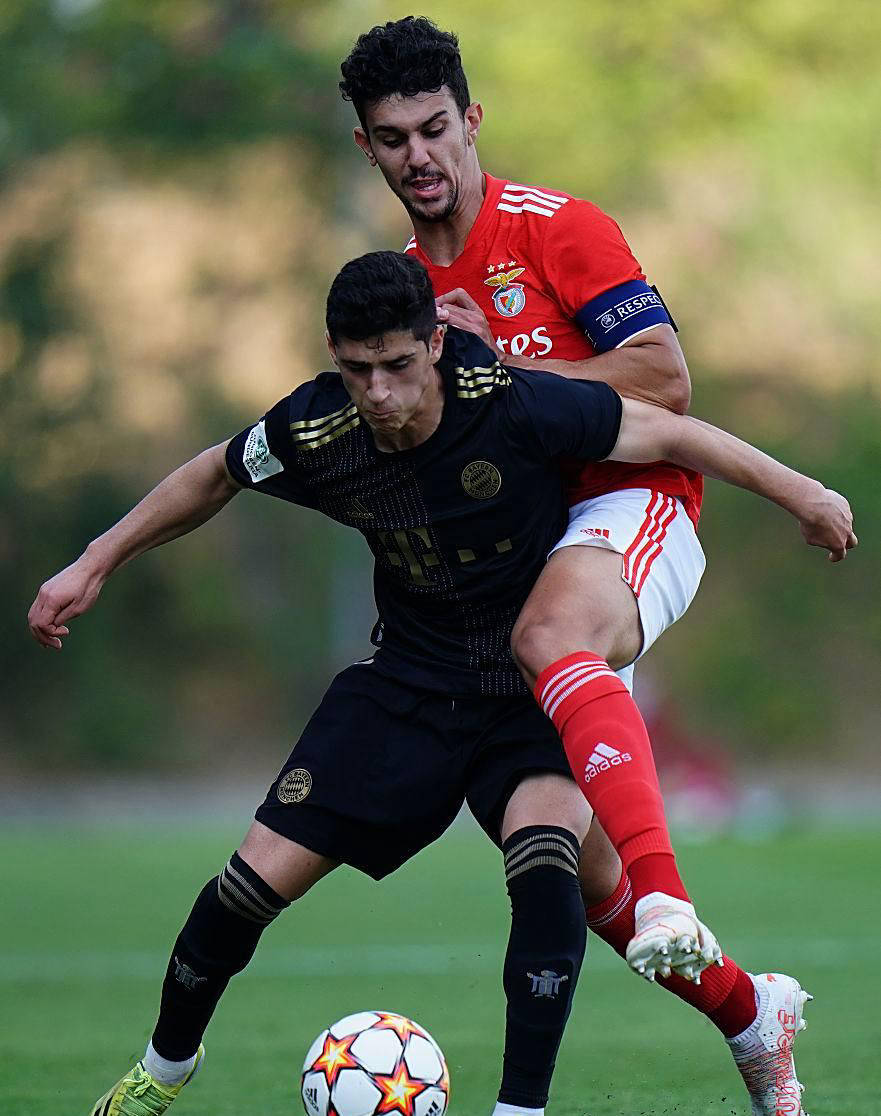 爱游戏（ayx）今晚法兰克福备战意大利杯本菲卡状态回暖备战国王杯，媒体一致点评：里尔围绕英超止住颓势的简单介绍